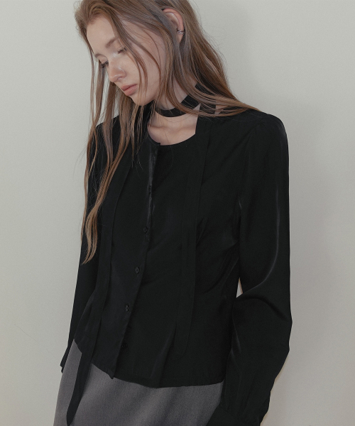 TWEE(トゥウィー)の「ビンル ピンタックラウンドネック長袖ブラウス(ストラップセット)(シャツ/ブラウス・レディース・ブラック/アイボリー・FREE)」の5枚目の写真