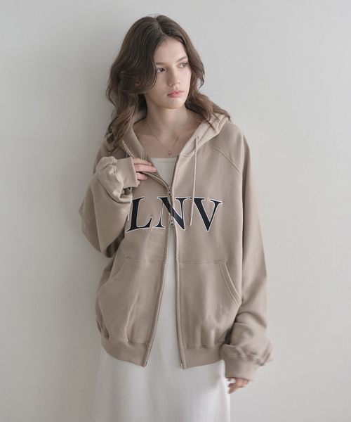 LENAV(ルナブ)の「LNV ジップアップフーディ(ベージュ)(パーカー・レディース・ベージュ・FREE)」の1枚目の写真