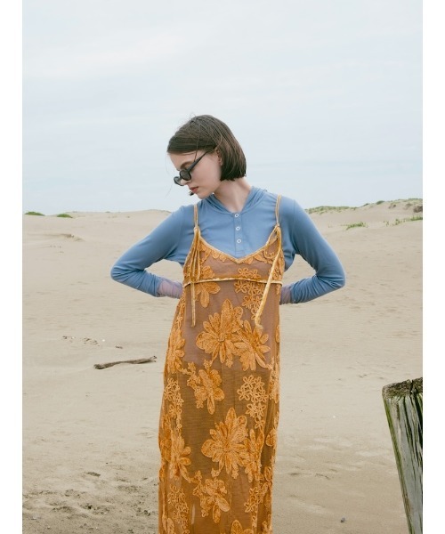 ELLA CANTARIA(エヤカンタリア)の「Bloom Embroidery Mesh Dress|花柄刺繍メッシュワンピース(ワンピース・レディース・ブラック/オレンジ・FREE)」の3枚目の写真
