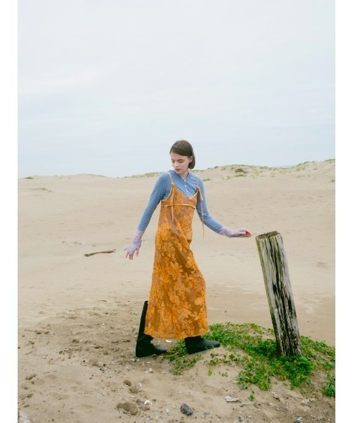ELLA CANTARIA(エヤカンタリア)の「Bloom Embroidery Mesh Dress|花柄刺繍メッシュワンピース(ワンピース・レディース・ブラック/オレンジ・FREE)」の5枚目の写真