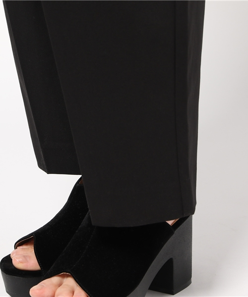 SLY（スライ）の「FRONT TUCK TAPERED PT-S（その他パンツ・レディース・ブラック/ブラウン/グレー・1/2/0）」の4枚目の写真