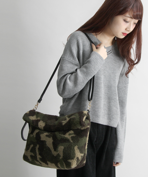 WEGO(ウィゴー)の「WEGO/ボア2WAYクラッチバッグ(クラッチバッグ・レディース・キャメル/グレー/その他1・FREE)」の3枚目の写真