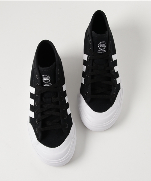 adidas（アディダス）の「アディダス スケートボーディング マッチコート [MATCHCOURT MID]（スニーカー・メンズ・ブラック・29.5cm/27.5cm/22.5cm/29.0cm/28.0cm/28.5cm/30.0cm/25.5cm/22.0cm/23.0cm/25.0cm/26.0cm/24.0cm/27.0cm/24.5cm/26.5cm/23.5cm）」の3枚目の写真