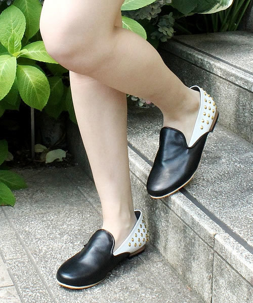 WEGO(ウィゴー)の「バイカラースタッズスリッポン(ブーツ・レディース・ブラック/その他1・23.5/24.5)」の2枚目の写真