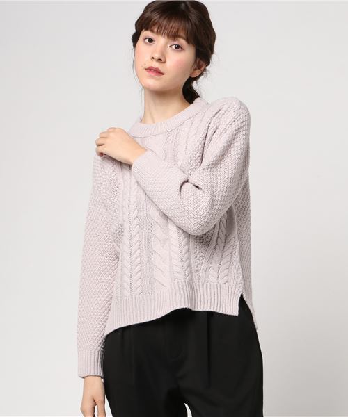 Honeys（ハニーズ）の「【洗濯機で洗える】ケーブル編プルオーバー（ニット/セーター・レディース・ブラック/レッド/オフホワイト/サックスブルー/ピンク/イエロー/グリーン/杢グレー/ラベンダー・L/LL/M/S）」の7枚目の写真