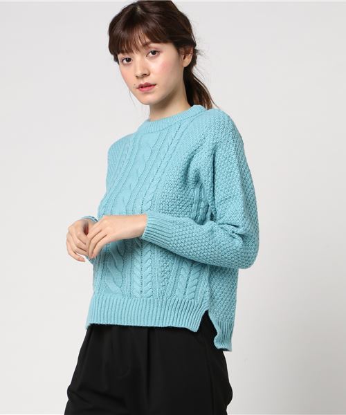 Honeys（ハニーズ）の「【洗濯機で洗える】ケーブル編プルオーバー（ニット/セーター・レディース・ブラック/レッド/オフホワイト/サックスブルー/ピンク/イエロー/グリーン/杢グレー/ラベンダー・L/LL/M/S）」の6枚目の写真