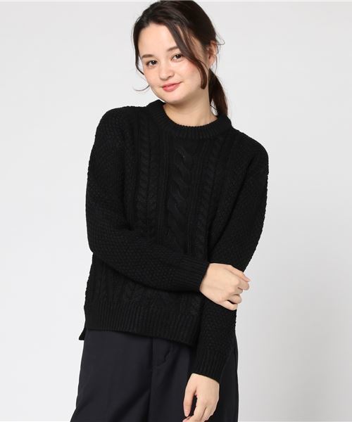 Honeys（ハニーズ）の「【洗濯機で洗える】ケーブル編プルオーバー（ニット/セーター・レディース・ブラック/レッド/オフホワイト/サックスブルー/ピンク/イエロー/グリーン/杢グレー/ラベンダー・L/LL/M/S）」の3枚目の写真