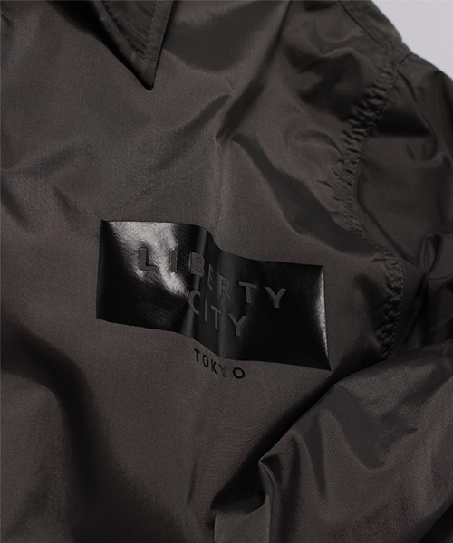 LIBERTY CITY（リバティシティ）の「【LIBERTY CITY/リバティーシティ】[TEAM LIBERTY CITY] 裏ボア コーチジャケット（ナイロンジャケット・メンズ・ブラック/グレー・LARGE/MEDIUM/SMALL）」の4枚目の写真