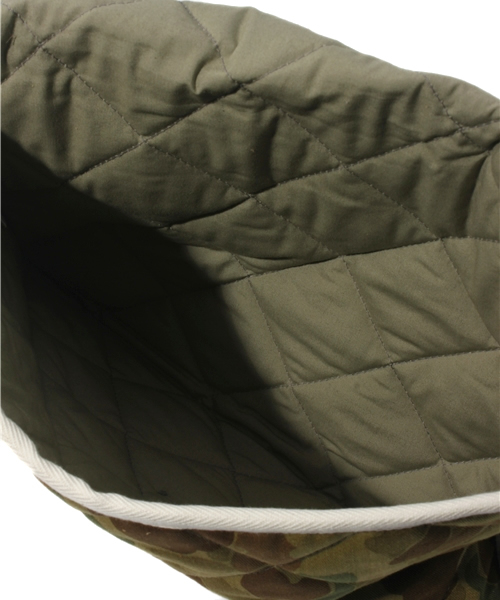 BEAMS BOY（ビームスボーイ）の「HAPPY BOUNCE / カモ キルティング クラッチ（クラッチバッグ・レディース・オリーブ・ONE SIZE）」の3枚目の写真