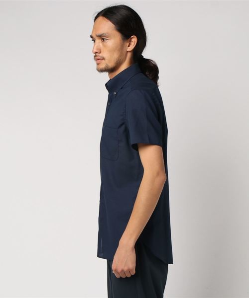 UNITED TOKYO（ユナイテッドトウキョウ）の「カラミボタンダウンショートスリーブシャツ（シャツ/ブラウス・メンズ・ネイビー/オフホワイト/サックスブルー・1/2/3）」の4枚目の写真