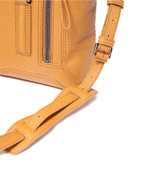 3.1 Phillip Lim(スリーワンフィリップリム)の「Pashli Medium Satchel(ショルダーバッグ・レディース・ベージュ・FREE)」の5枚目の写真