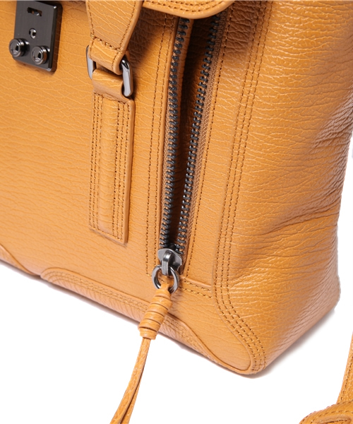 3.1 Phillip Lim(スリーワンフィリップリム)の「Pashli Medium Satchel(ショルダーバッグ・レディース・ベージュ・FREE)」の6枚目の写真