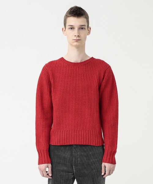 koe×THOM BROWNE（コエトムブラウン）の「MENS CREWNECK SWEATER（ニット/セーター・メンズ・グレー/レッド・SMALL/MEDIUM/LARGE）」の2枚目の写真