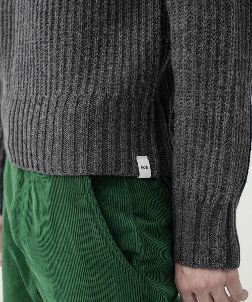 koe×THOM BROWNE（コエトムブラウン）の「MENS CREWNECK SWEATER（ニット/セーター・メンズ・グレー/レッド・SMALL/MEDIUM/LARGE）」の12枚目の写真