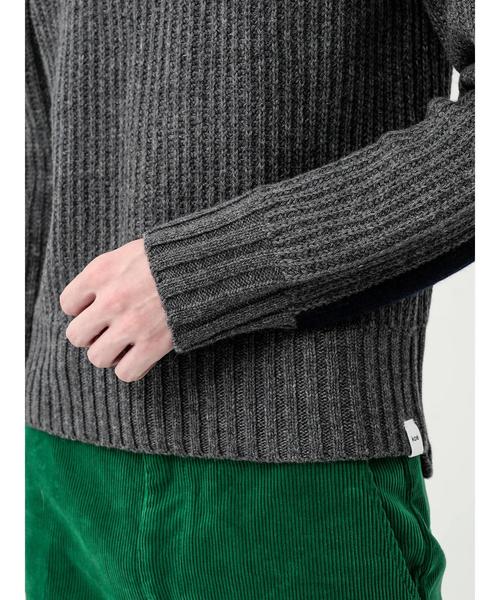 koe×THOM BROWNE（コエトムブラウン）の「MENS CREWNECK SWEATER（ニット/セーター・メンズ・グレー/レッド・SMALL/MEDIUM/LARGE）」の20枚目の写真