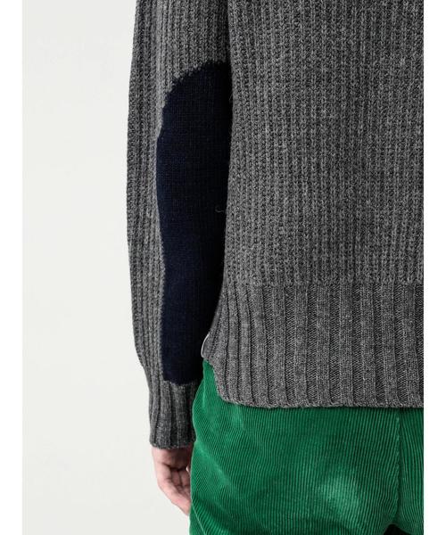 koe×THOM BROWNE（コエトムブラウン）の「MENS CREWNECK SWEATER（ニット/セーター・メンズ・グレー/レッド・SMALL/MEDIUM/LARGE）」の21枚目の写真