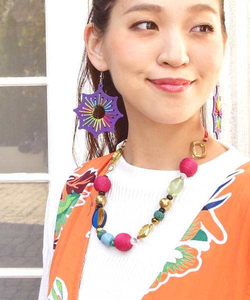 チャイハネ(チャイハネ)の「【チャイハネ】ミックスビーズモダンネックレス(ネックレス・レディース・レッド/グリーン・FREE)」の1枚目の写真