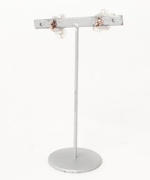 flower（フラワー）の「イノセントビジューピアス（ピアス（両耳用）・レディース・ホワイト・FREE）」の2枚目の写真