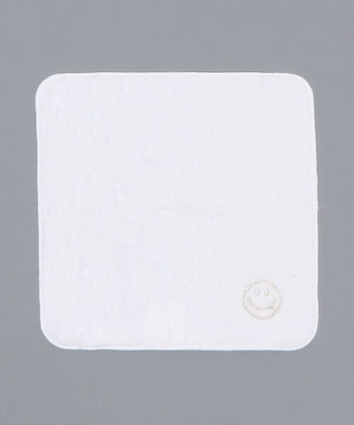 BIRTHDAY BAR(バースデイバー)の「スマイル 刺繍 タオルハンカチ(ハンカチ/ハンドタオル・レディース・ブラック/グレー/ピンク/ライトグリーン/イエロー/ライトブルー/グリーン/パープル/オレンジ/ホワイト/レッド/ブルー/ベージュ/ブラウン/ラベンダー/アイボリー/ライム/ネイビー/サックスブルー/マスタード/ライトグレー/コーラルピンク・フリー)」の2枚目の写真