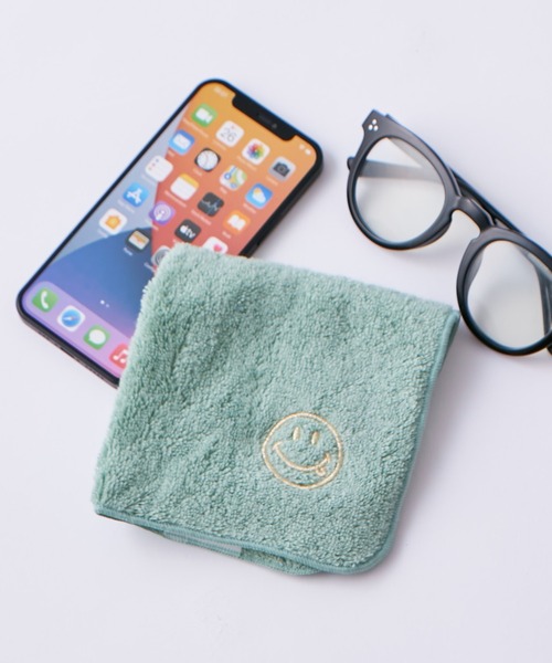 BIRTHDAY BAR(バースデイバー)の「スマイル 刺繍 タオルハンカチ(ハンカチ/ハンドタオル・レディース・ブラック/グレー/ピンク/ライトグリーン/イエロー/ライトブルー/グリーン/パープル/オレンジ/ホワイト/レッド/ブルー/ベージュ/ブラウン/ラベンダー/アイボリー/ライム/ネイビー/サックスブルー/マスタード/ライトグレー/コーラルピンク・フリー)」の8枚目の写真