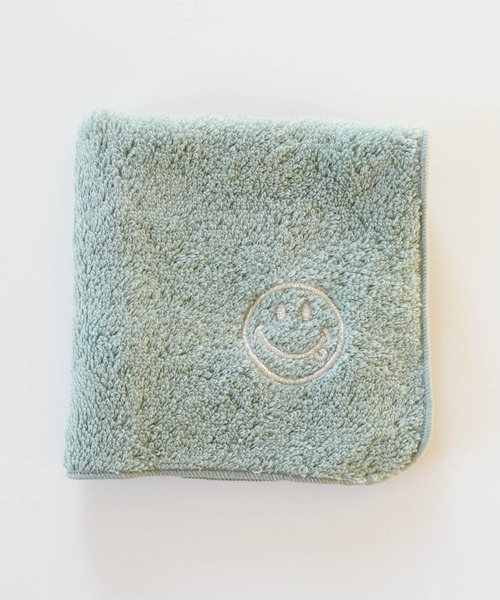 BIRTHDAY BAR(バースデイバー)の「スマイル 刺繍 タオルハンカチ(ハンカチ/ハンドタオル・レディース・ブラック/グレー/ピンク/ライトグリーン/イエロー/ライトブルー/グリーン/パープル/オレンジ/ホワイト/レッド/ブルー/ベージュ/ブラウン/ラベンダー/アイボリー/ライム/ネイビー/サックスブルー/マスタード/ライトグレー/コーラルピンク・フリー)」の10枚目の写真