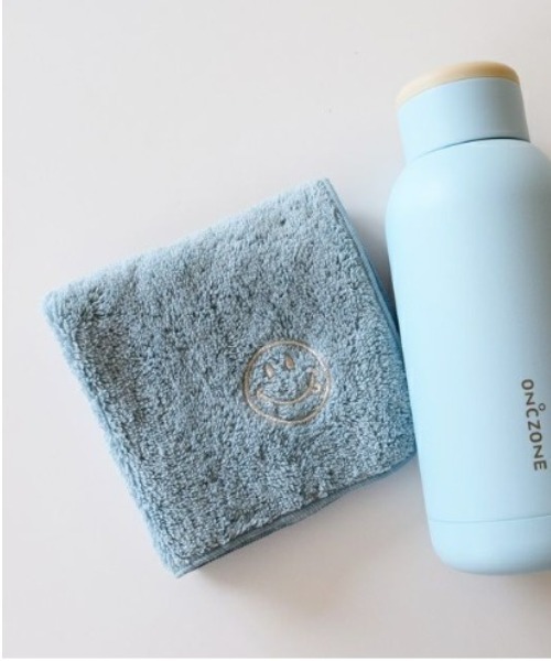 BIRTHDAY BAR(バースデイバー)の「スマイル 刺繍 タオルハンカチ(ハンカチ/ハンドタオル・レディース・ブラック/グレー/ピンク/ライトグリーン/イエロー/ライトブルー/グリーン/パープル/オレンジ/ホワイト/レッド/ブルー/ベージュ/ブラウン/ラベンダー/アイボリー/ライム/ネイビー/サックスブルー/マスタード/ライトグレー/コーラルピンク・フリー)」の11枚目の写真