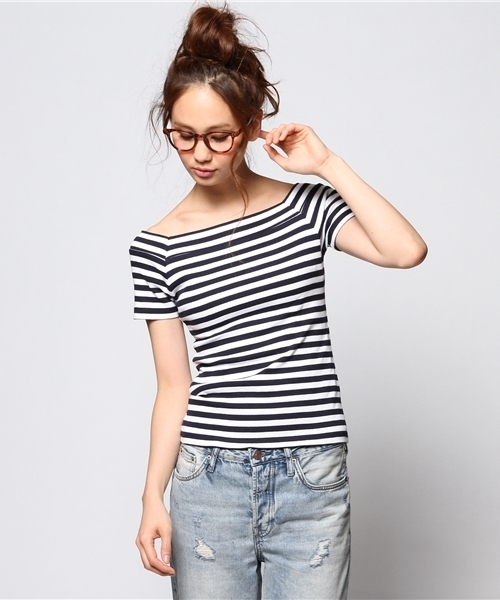 ROSE BUD（ローズバッド）の「LCTT-141152 OFFSHOULDER TOPS（Tシャツ/カットソー・レディース・ネイビー/ブラック/レッド/オフホワイト/ブラック系その他・ONE SIZE）」の4枚目の写真