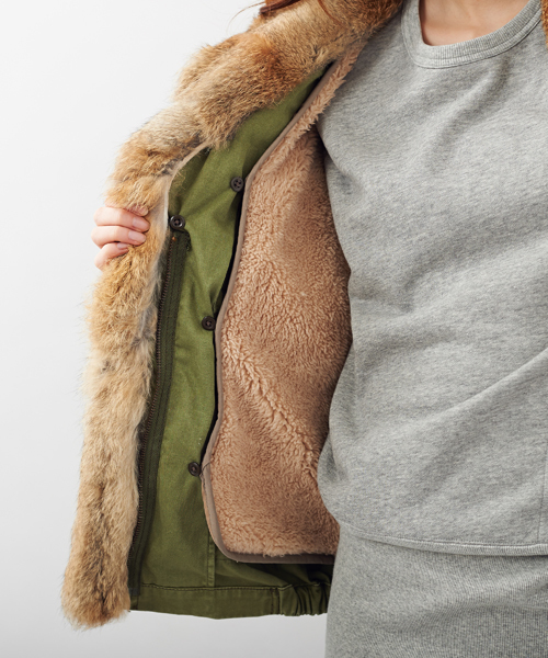 Another Edition（アナザーエディション）の「【展開店舗限定】ae SWL RABBIT CT（ミリタリージャケット・レディース・ベージュ/オリーブ・SMALL/MEDIUM）」の10枚目の写真