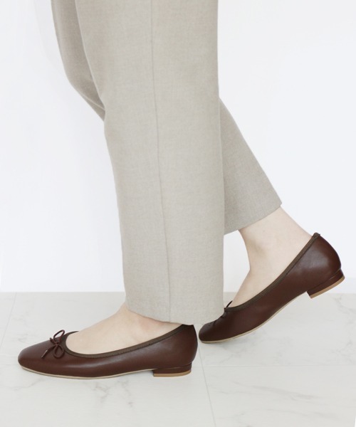 Fin（フィン）の「スクエアトゥバレエシューズ（バレエシューズ・レディース・ブラック/ベージュ/シルバー/アイボリー/ブラウン/ブラック系その他/クリアブラック/レッド・22.5cm/23cm/23.5cm/24cm/24.5cm）」の6枚目の写真