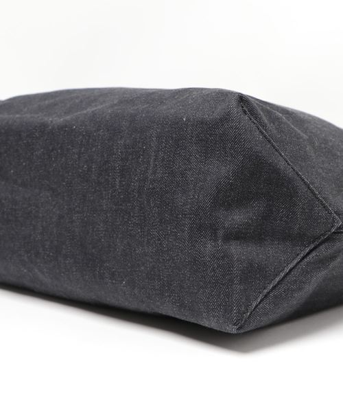 DIESEL(ディーゼル)の「メッセージロゴ デニム トートバッグ(トートバッグ・メンズ・ブラック・F)」の3枚目の写真