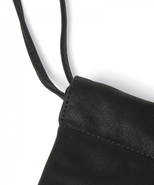 LAKOLE（ラコレ）の「フェイクレザー巾着ショルダーバッグ / LAKOLE（ショルダーバッグ・メンズ・ホワイト/ブラック/ベージュ・FREE）」の7枚目の写真