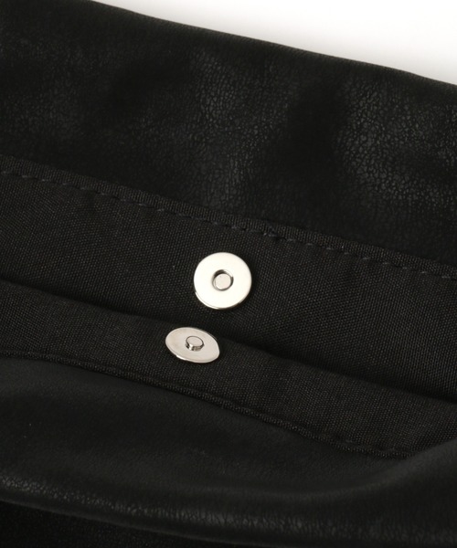 LAKOLE（ラコレ）の「フェイクレザー巾着ショルダーバッグ / LAKOLE（ショルダーバッグ・メンズ・ホワイト/ブラック/ベージュ・FREE）」の18枚目の写真