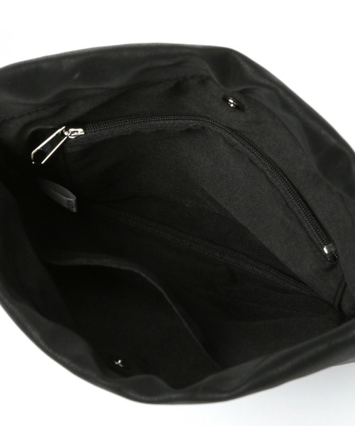 LAKOLE（ラコレ）の「フェイクレザー巾着ショルダーバッグ / LAKOLE（ショルダーバッグ・メンズ・ホワイト/ブラック/ベージュ・FREE）」の20枚目の写真