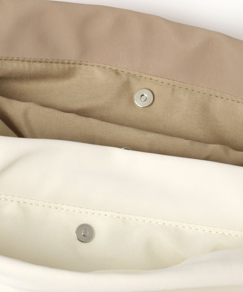 LAKOLE（ラコレ）の「フェイクレザー巾着ショルダーバッグ / LAKOLE（ショルダーバッグ・メンズ・ホワイト/ブラック/ベージュ・FREE）」の14枚目の写真