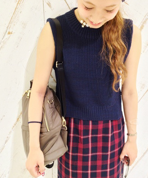 DISCOAT(ディスコート)の「【Discoat】5G両畦ハイネックベスト(ニット/セーター・レディース・オフホワイト/グレー/ネイビー・フリ-)」の3枚目の写真