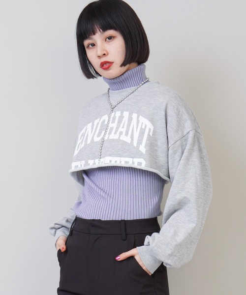 SPINNS（スピンズ）の「ベリーショート丈カレッジロゴスウェット