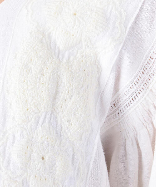 SOULEIADO（ソレイアード）の「【WEB限定】EMBROIDERY ボリュームスリーブブラウス（シャツ/ブラウス・レディース・ホワイト・36）」の11枚目の写真
