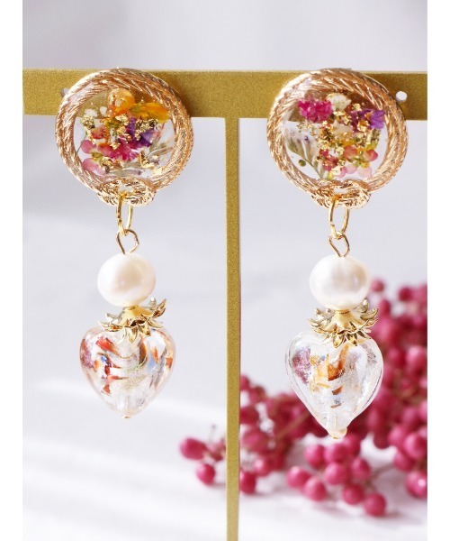 tone（トーン）の「【chiguhagu】お花×ハートビーズピアス (MA)（ピアス（両耳用）・レディース・ホワイト・FREE）」の2枚目の写真