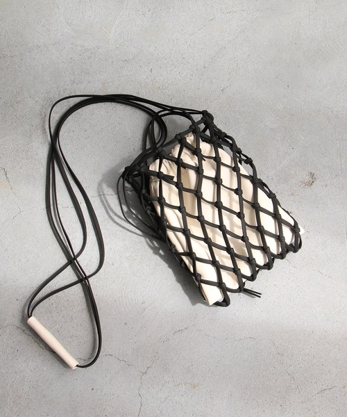 Laugoa（ラウゴア）の「LAUGOA KOEK メッシュショルダーバッグ（ショルダーバッグ・レディース・ブラック/パープル/オフホワイト/シルバーグレー・ONESIZE）」の2枚目の写真