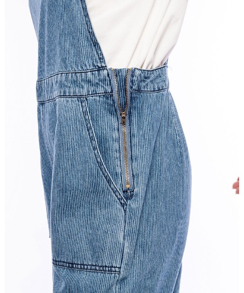 BILLABONG(ビラボン)の「BILLABONG レディース 【FOLLOW THE SUN】 PAINT BY NUMBERS デニムオールインワン【2021年春夏モデル】/ビラボンオーバーオール(つなぎ/オールインワン・レディース・ブルー・25inch/26inch)」の4枚目の写真