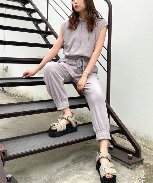 REDYAZEL（レディアゼル）の「バックロゴ刺繍入りワッフルリラックスパンツ（その他パンツ・レディース・オフホワイト/グレー・FREE）」の21枚目の写真