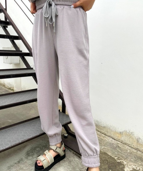 REDYAZEL（レディアゼル）の「バックロゴ刺繍入りワッフルリラックスパンツ（その他パンツ・レディース・オフホワイト/グレー・FREE）」の22枚目の写真