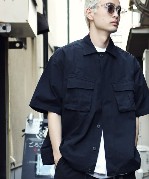 Lulu & Arnie(るるあんどあーにー)の「オーバーサイズ 半袖 ミリタリー シャツ(シャツ/ブラウス・メンズ・ブラック/カーキ/ベージュ・MEDIUM/LARGE/X-LARGE)」の2枚目の写真