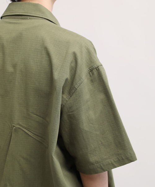 Lulu & Arnie(るるあんどあーにー)の「オーバーサイズ 半袖 ミリタリー シャツ(シャツ/ブラウス・メンズ・ブラック/カーキ/ベージュ・MEDIUM/LARGE/X-LARGE)」の18枚目の写真