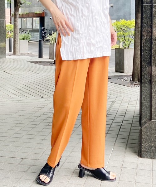 AZUL ENCANTO(アズールエンカント)の「カット1タックセンタープレスパンツ(その他パンツ・レディース・ブラック/ダークオレンジ/ライトカーキ/ライトブルー・SMALL/MEDIUM)」の4枚目の写真