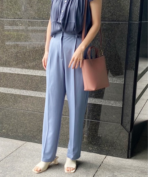 AZUL ENCANTO(アズールエンカント)の「カット1タックセンタープレスパンツ(その他パンツ・レディース・ブラック/ダークオレンジ/ライトカーキ/ライトブルー・SMALL/MEDIUM)」の3枚目の写真