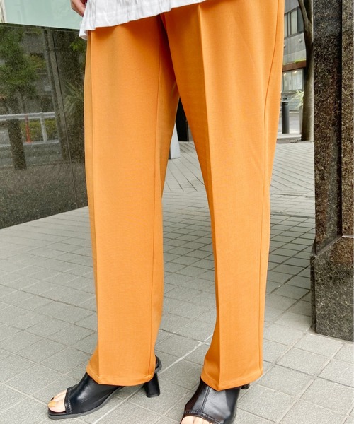 AZUL ENCANTO(アズールエンカント)の「カット1タックセンタープレスパンツ(その他パンツ・レディース・ブラック/ダークオレンジ/ライトカーキ/ライトブルー・SMALL/MEDIUM)」の19枚目の写真