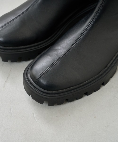 Chico（チコ）の「サイドZIPボリュームショートブーツ（ブーツ・レディース・ブラック/ベージュ・MEDIUM/LARGE/SMALL）」の15枚目の写真