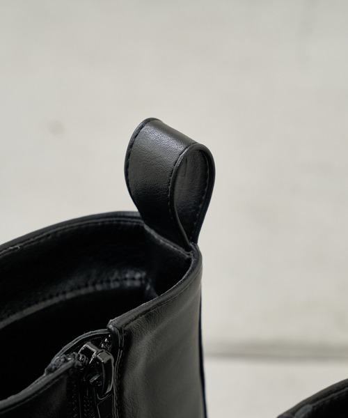 Chico（チコ）の「サイドZIPボリュームショートブーツ（ブーツ・レディース・ブラック/ベージュ・MEDIUM/LARGE/SMALL）」の8枚目の写真