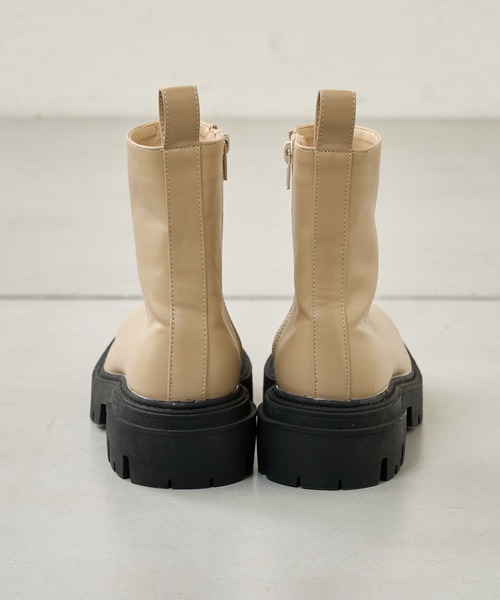 Chico（チコ）の「サイドZIPボリュームショートブーツ（ブーツ・レディース・ブラック/ベージュ・MEDIUM/LARGE/SMALL）」の5枚目の写真